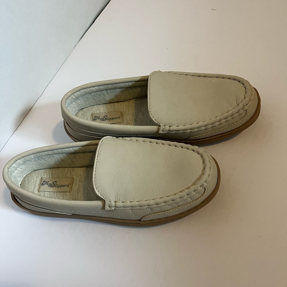 My Slippers Women’s All Season Leather Moccasins Size 8 color Beige. MyPillow CO